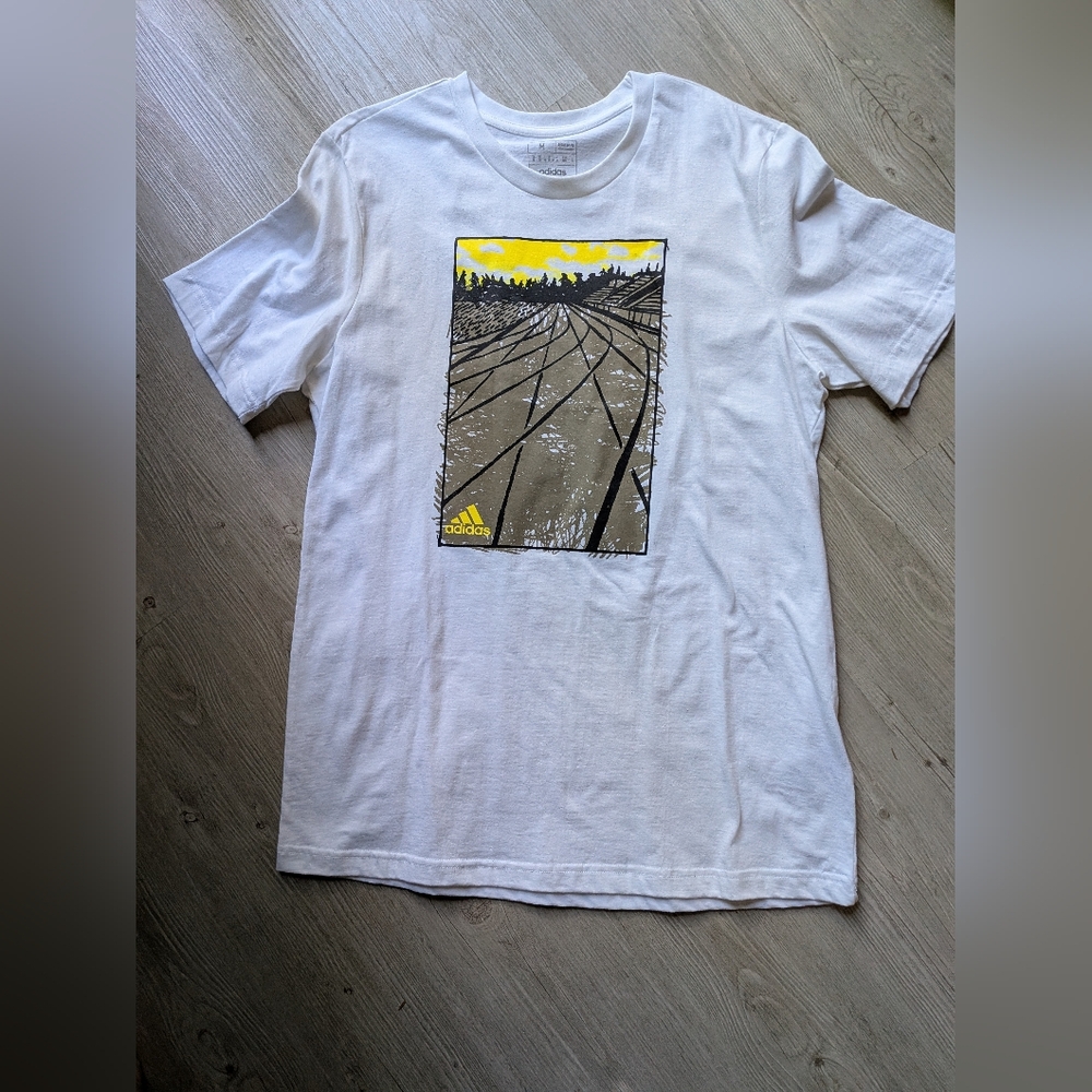 NWOT Adidas Mens Sketch Photo Real Graphic Shirt - Medium